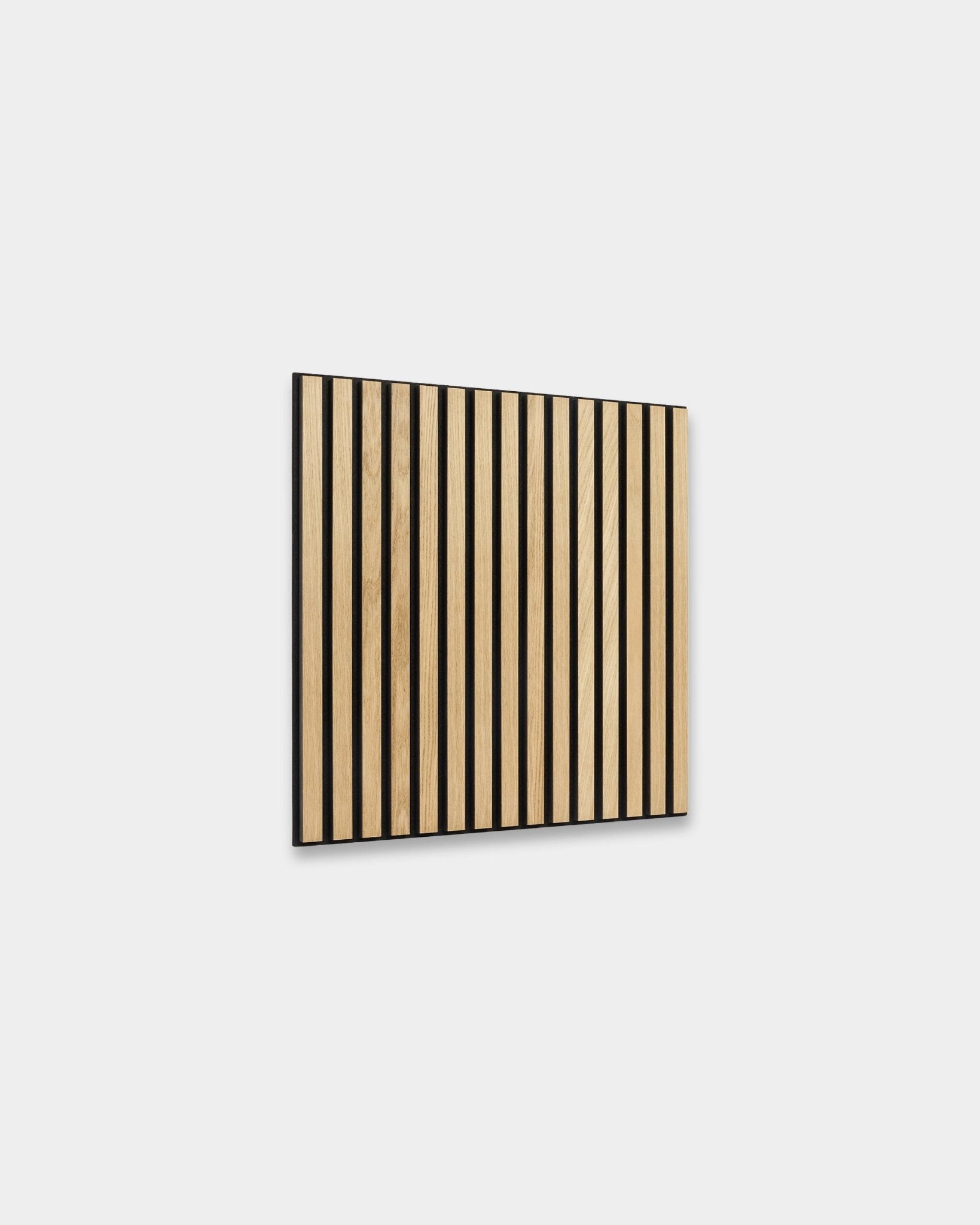 WoodUpp Akupixel Pannello acustico, 60x60 cm, doghe Classic Rovere su feltro black e MDF, design nordico minimalista d’ispirazione scandinava.